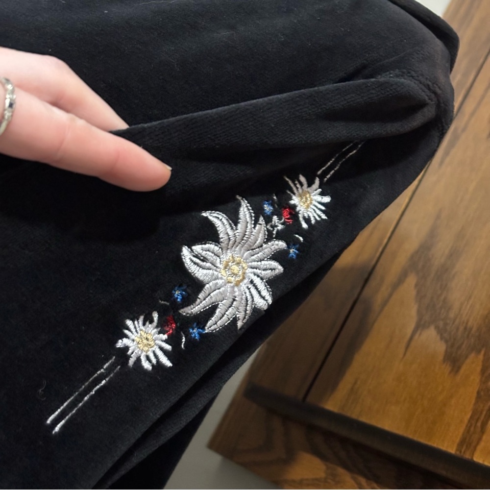 Y2K Vintage Embroidered Velvet Floral Track Sweater Top Size Medium Style & Co. - Picture 5 of 14